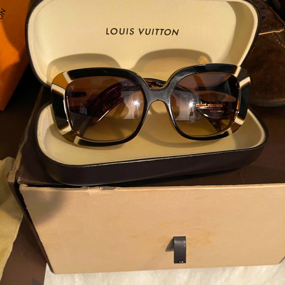 💯 Authentic Louis Vuitton shades